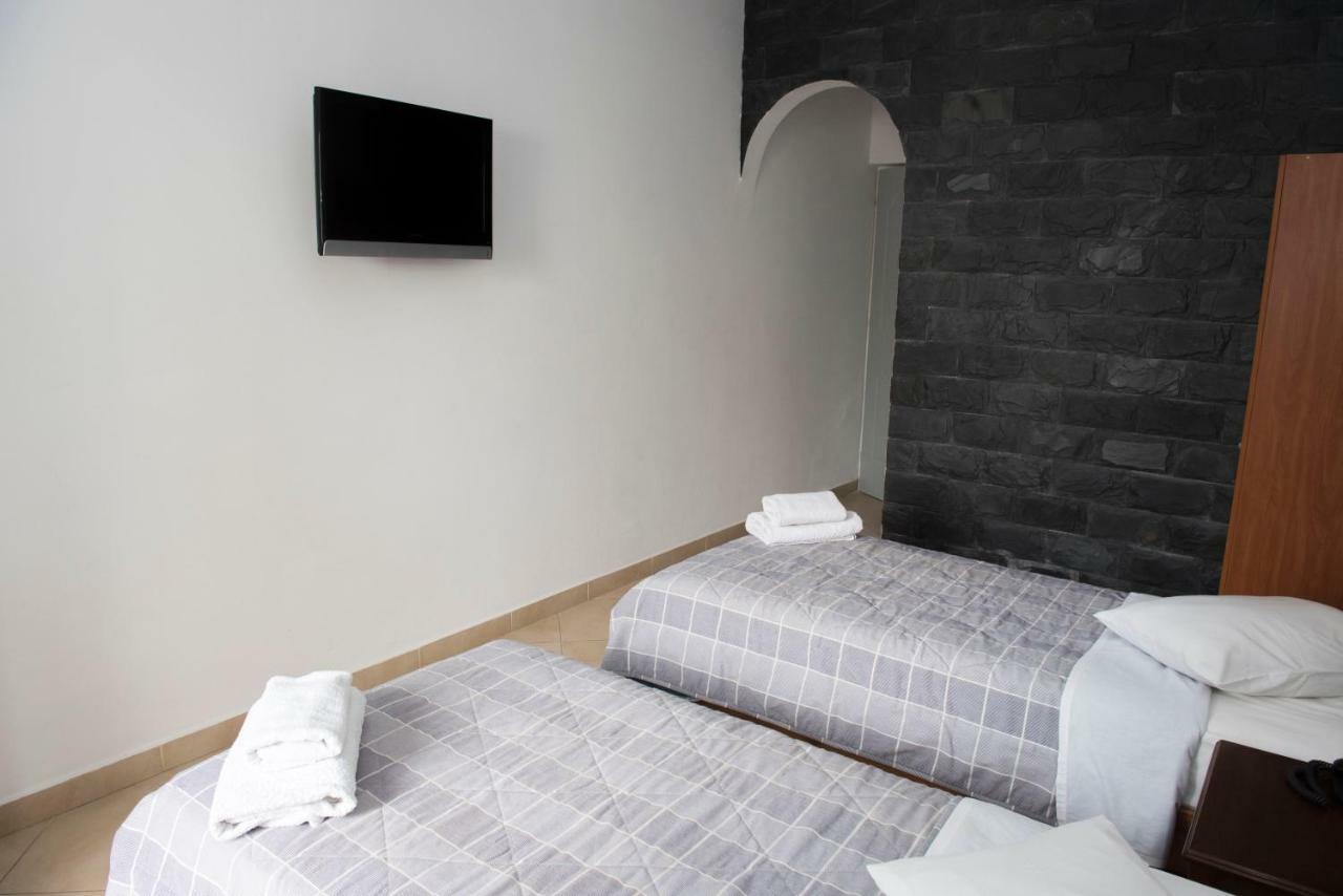 Ino Hotel Kamári Buitenkant foto
