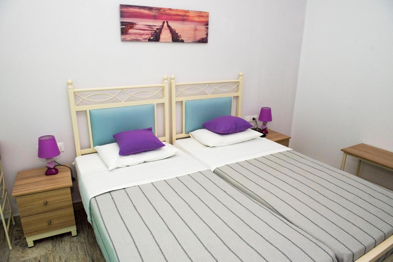 Ino Hotel Kamári Buitenkant foto